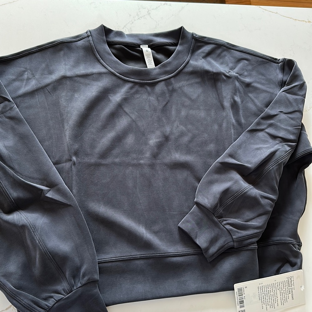 NWT Lululemon perfectly oversized cropped crew size 8 black